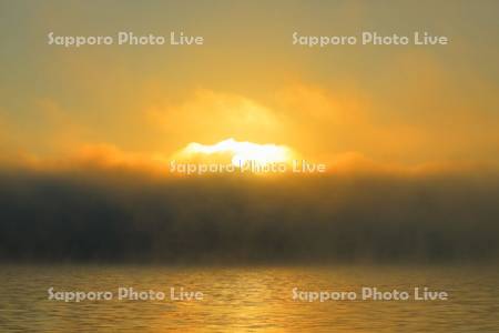 屈斜路湖の日の出