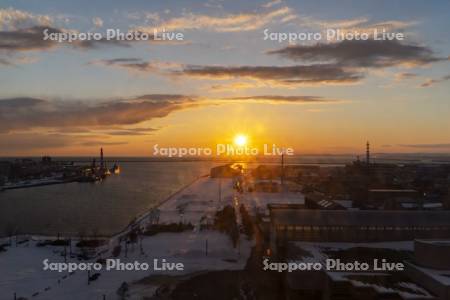 釧路港と夕日