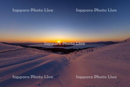 美幌峠より屈斜路湖の日の出