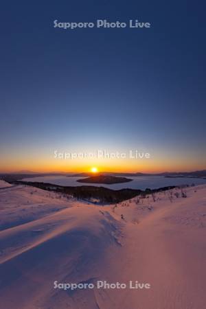 美幌峠より屈斜路湖の日の出