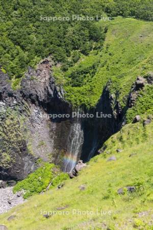 虹かかるフレペの滝