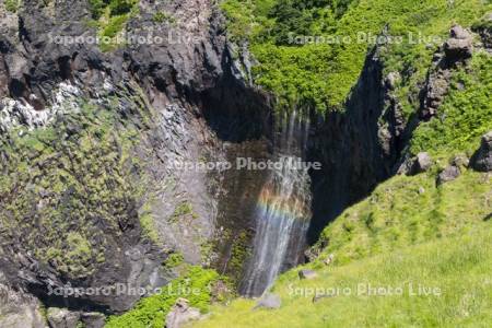 虹かかるフレペの滝