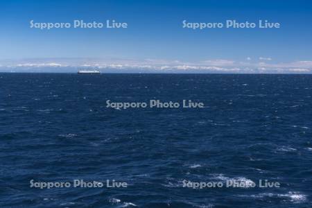 太平洋から北海道の山々