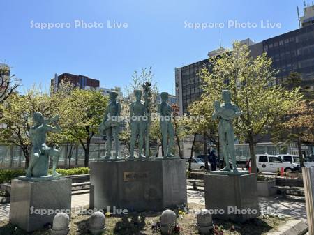 札幌駅南口　牧歌の像