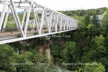 白ひげの滝ブルーリバー橋